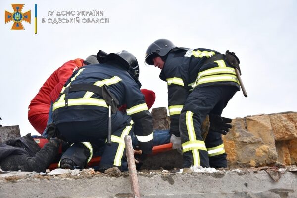 В аварийном доме в Хуторском переулке обрушилась стена: один человек погиб, еще два пострадали. Фото
