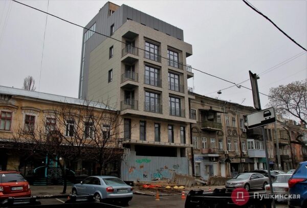 Заваленный строительным хламом тротуар в центре Одессы пообещали привести в порядок: сроки Заваленный строительным хламом тротуар в центре Одессы пообещали привести в порядок: сроки