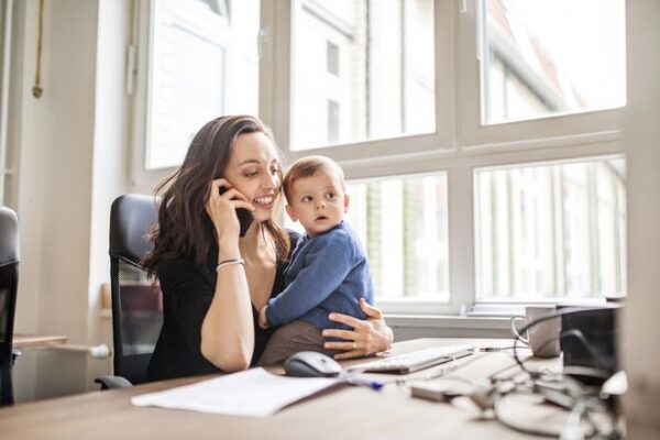 Работодатели начали использовать детей для возвращения сотрудников в офисы
Работодатели начали использовать детей для возвращения сотрудников в офисы