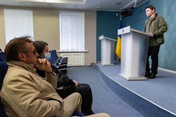 Шон Пенн прокомментировал встречу с Зеленским Шон Пенн прокомментировал встречу с Зеленским