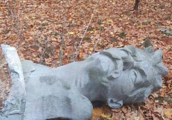 Одесский санаторий избавился от памятника Горькому и больше не будет называться в честь российского писателя