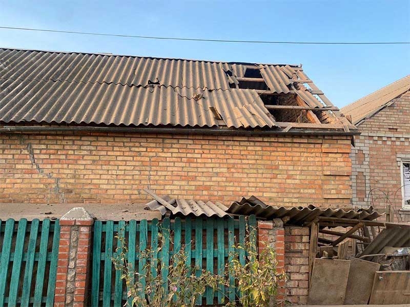 Росіяни обстріляли Нікополь з важкої артилерії: постраждала жінка, пошкоджено будинки і лінії електропередач