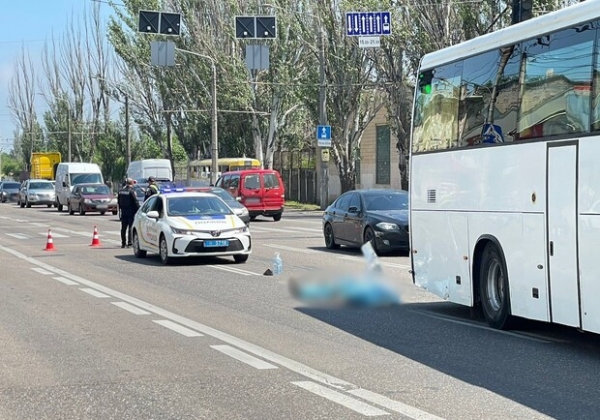 На Николаевской дороге рейсовый автобус насмерть сбил пешехода