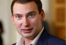 «Він легко заробляє у стінах парламенту»: політолог Ощановський про нардепа Железняка