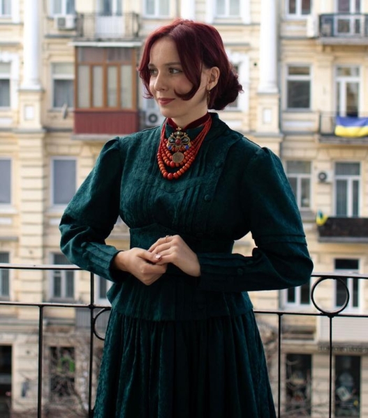 Витратила 240 тисяч гривень на котів з харківської Салтівки: гроші на це дівчина заробляє на продажу своїх авторських прикрас та залучає донати