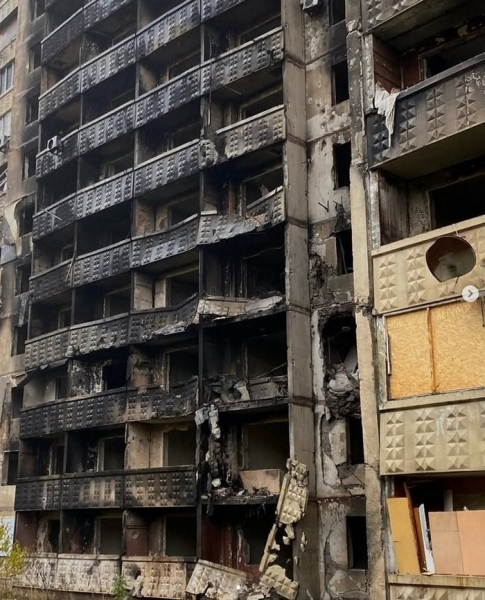 Витратила 240 тисяч гривень на котів з харківської Салтівки: гроші на це дівчина заробляє на продажу своїх авторських прикрас та залучає донати