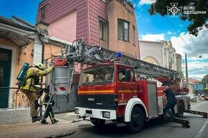 В центре Одессы горел дом: спасали людей, кота и собаку