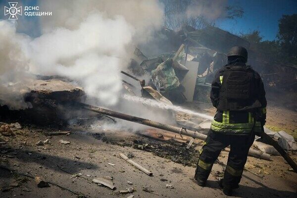 Повреждения гражданских объектов и более десятка раненых: последствия дроновой атаки на Одессу Повреждения гражданских объектов и более десятка раненых: последствия дроновой атаки на Одессу