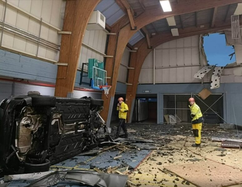 Скандальний футболіст влаштував ще&nbsp;одну &laquo;п'яну&raquo; ДТП: цього разу його &laquo;Мерседес&raquo; вибухнув (фото)