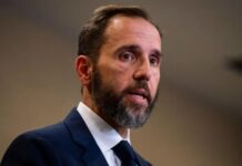 Трамп преследует тех, кто расследовал его преступления
