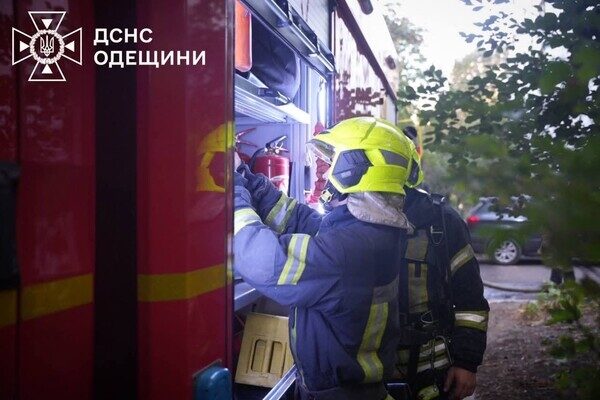 Взрыв в многоэтажке в Одессе: пострадала женщина Взрыв в многоэтажке в Одессе: пострадала женщина