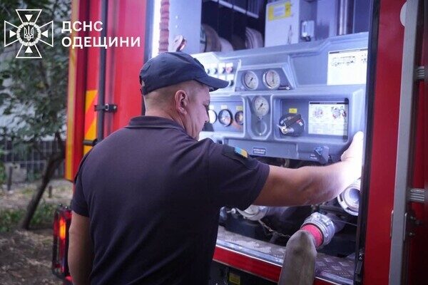 Взрыв в многоэтажке в Одессе: пострадала женщина Взрыв в многоэтажке в Одессе: пострадала женщина