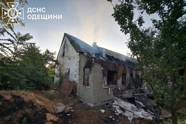 Смертельный пожар в Одесской области: в доме обнаружили тела двух человек Смертельный пожар в Одесской области: в доме обнаружили тела двух человек