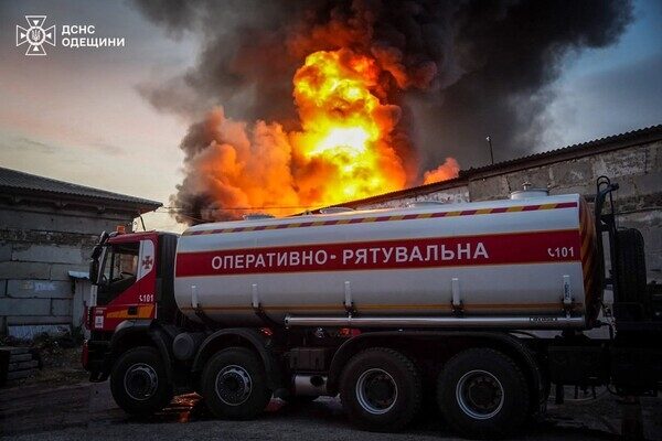 Масштабный пожар в Одесском районе: горел рынок "7-й километр"