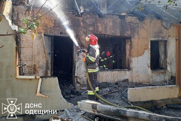 Смертельный пожар в Одесской области: в доме обнаружили тела двух человек Смертельный пожар в Одесской области: в доме обнаружили тела двух человек