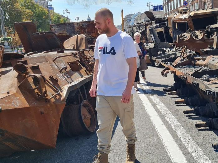 &laquo;Поховай мене поруч із&nbsp;бійцями, які лежать на&nbsp;полі Полтавської битви&raquo;: історія шведа, який знайшов в&nbsp;Україні своє кохання і&nbsp;загинув за&nbsp;її&nbsp;свободу