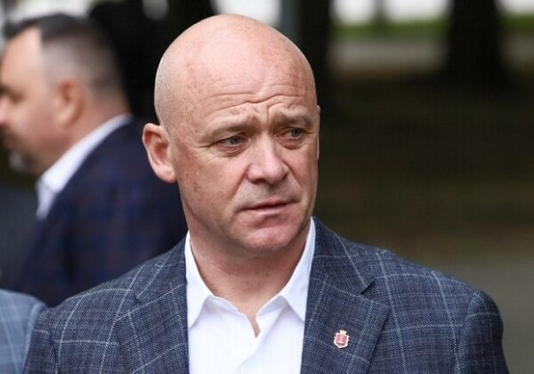 В 2017 году Труханов отказался от паспорта РФ из-за российского суда &mdash; появилось решение