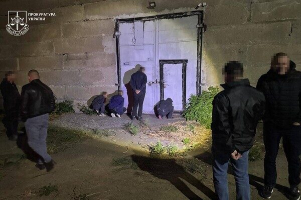Вырыли тоннель и вынесли товар: в Одессе мужчины ограбили склад 7-го км