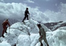 Почти тысяча человек оказались в снежной ловушке на склонах Эвереста
