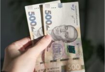 Українцям почали виплачувати 1000 гривень: Зеленський повідомив, скільки людей зможуть отримати