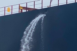 РФ нанесла дроновые удары по портам и судну в Одесской области: подробности утреннего обстрела (обновлено)