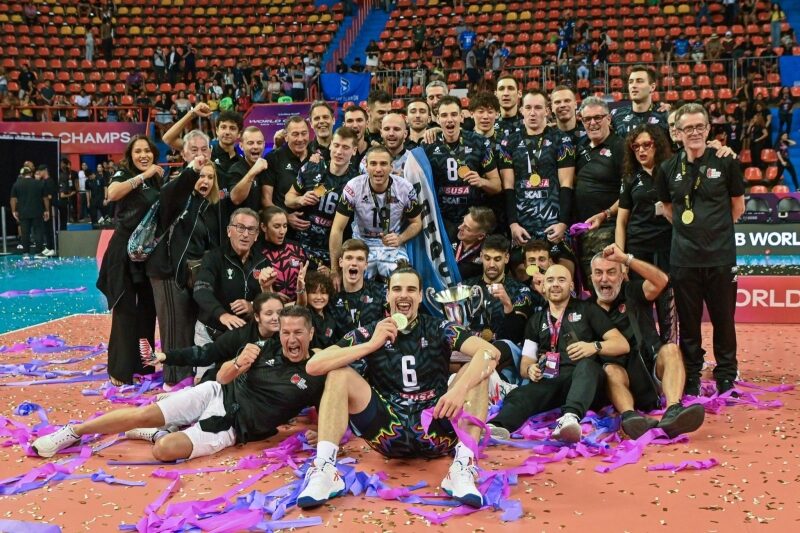 Українець Плотницький в&nbsp;далекій Бразилії втретє виграв клубний чемпіонат світу (фото, відео)