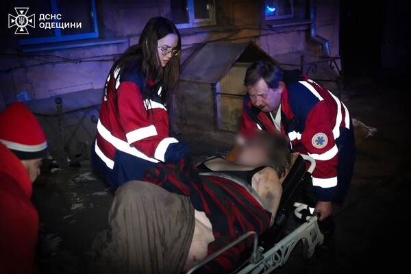 В центре Одессы горела квартира: пострадала женщина, среди спасенных ребенок
