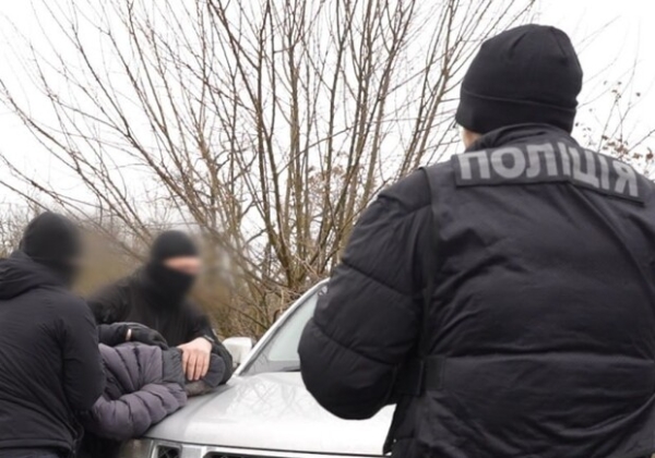 На продажу вместо фронта: в Одесской области задержали торговца гуманитарными автомобилями На продажу вместо фронта: в Одесской области задержали торговца гуманитарными автомобилями