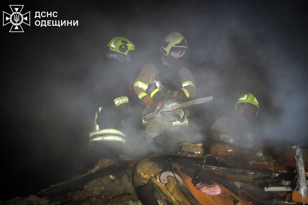 Дроновый удар по дому в Одессе: под завалами обнаружили тело женщины