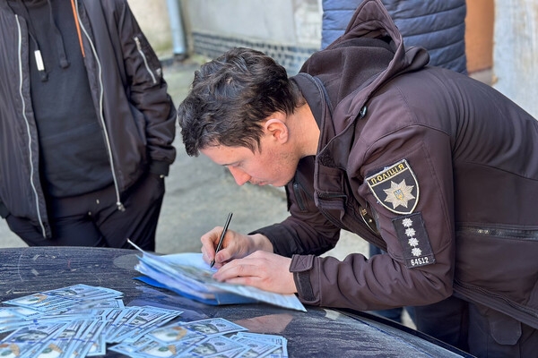 Хотел нажиться на болезни пациента: в Одессе задержали офтальмолога