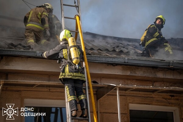 В центре Одессы горел жилой дом: последствия возгорания В центре Одессы горел жилой дом: последствия возгорания