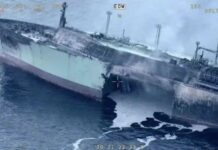 Бомба уповільненої дії: підбитий російський танкер дрейфує поблизу Італії