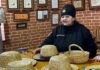 Бриль для майбутнього президента та віночок для принцеси: секрети майстрині солом’яних шедеврів з Опішні