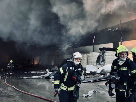 Дим від потужної пожежі під Києвом накрив столицю: містянам не&nbsp;рекомендують відчиняти вікна (фото)