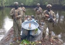 Эквадорские войска обнаружили «наркоподлодку» в природном заповеднике