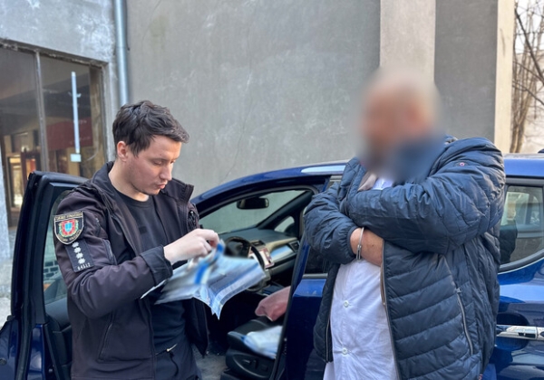Хотел нажиться на болезни пациента: в Одессе задержали офтальмолога