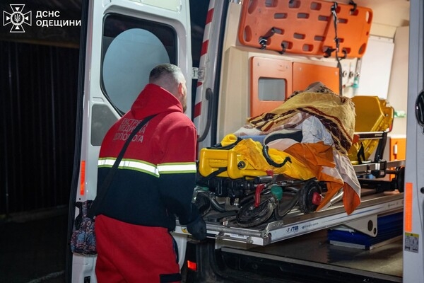 Ночной удар по жилому сектору Одессы: пострадали люди