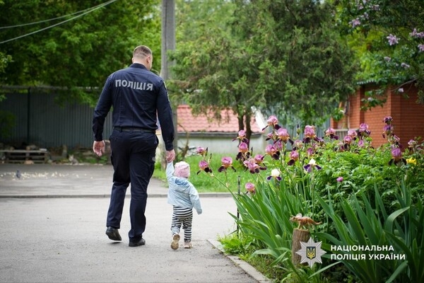 Заряд человечности: одесские правоохранители посетили специализированный дом ребенка