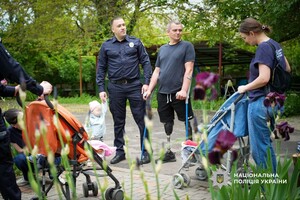 Заряд человечности: одесские правоохранители посетили специализированный дом ребенка