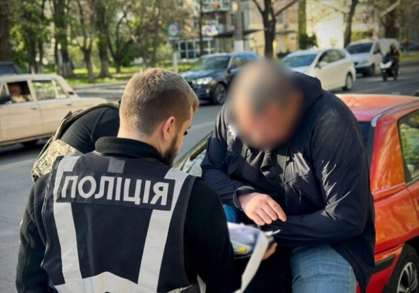 Или плати, или в штурмовики: в Одессе военный требовал деньги за службу в тылу