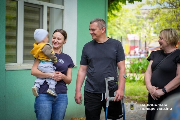 Заряд человечности: одесские правоохранители посетили специализированный дом ребенка