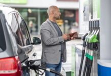 В Украине меняют топливо на АЗС: что означают E5, E10 и B7 и опасный ли спирт в бензине