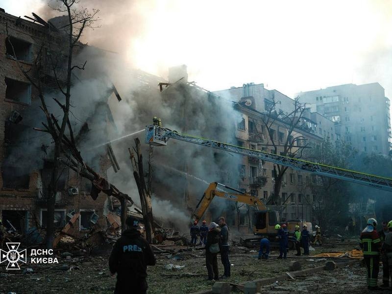 Одна з&nbsp;наймасованіших атак по&nbsp;Києву і&nbsp;області: ТРЦ згоріли вщент, будинки зруйновані, метро пошкоджене, кількість жертв постійно зростає (фото, відео)